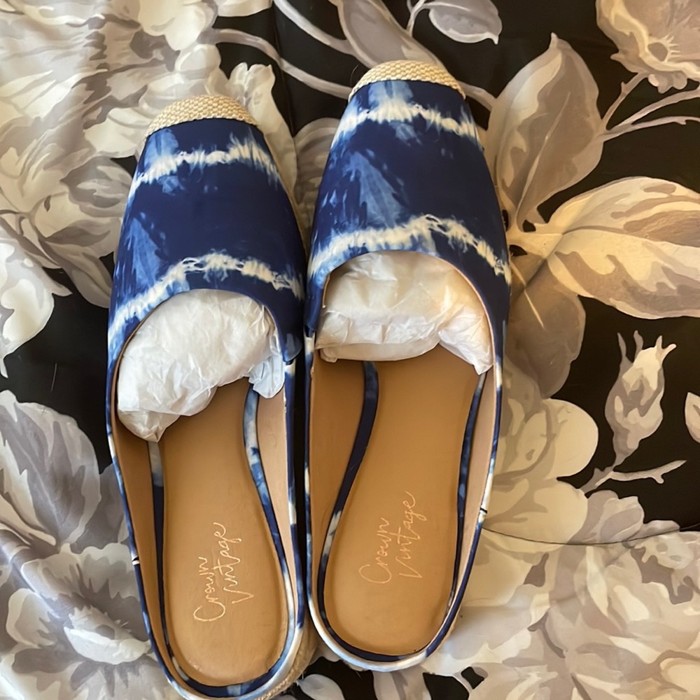 Crown Vintage blue and white tye dye espadrille slides. Size 8.5 never worn.